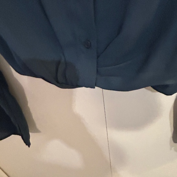 Dynamite Size XS NWT Long-sleeve Front twist Crop Top - Picture 7 of 9